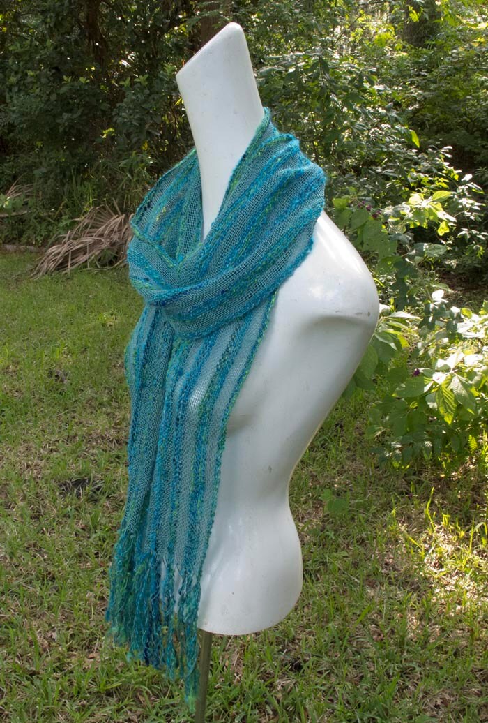 Ausverkauf Handgewebte Türkis Schal, Offene Sausen, Abwechselnd Streifen Aus Blauer Baumwolle Und Grün Handgesponnen Garn Ausverkauf Handgewebte Türkis Schal, Offene Sausen, Abwechselnd Streifen Aus Blauer Baumwolle Und Grün Handgesponnen Garn von GrayMoonWearables