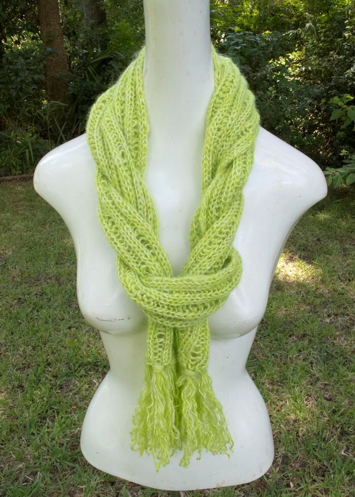 Ausverkauf Stricken Schal in Handspun Kid Mohair Und Seide. Handgefärbt Chartreuse Ausverkauf Stricken Schal in Handspun Kid Mohair Und Seide. Handgefärbt Chartreuse von GrayMoonWearables