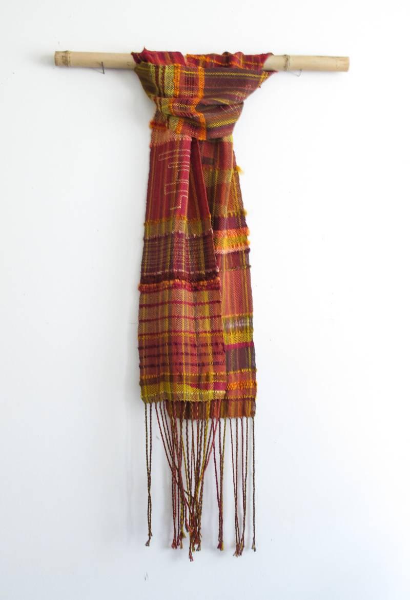 Handgewebt, Herbst-Schal Aus Baumwolle, Sariseide, Handgesponnene Mohair Und Tencel. Rot, Orange, Gold, Braun Handgewebt, Herbst-Schal Aus Baumwolle, Sariseide, Handgesponnene Mohair Und Tencel. Rot, Orange, Gold, Braun von GrayMoonWearables