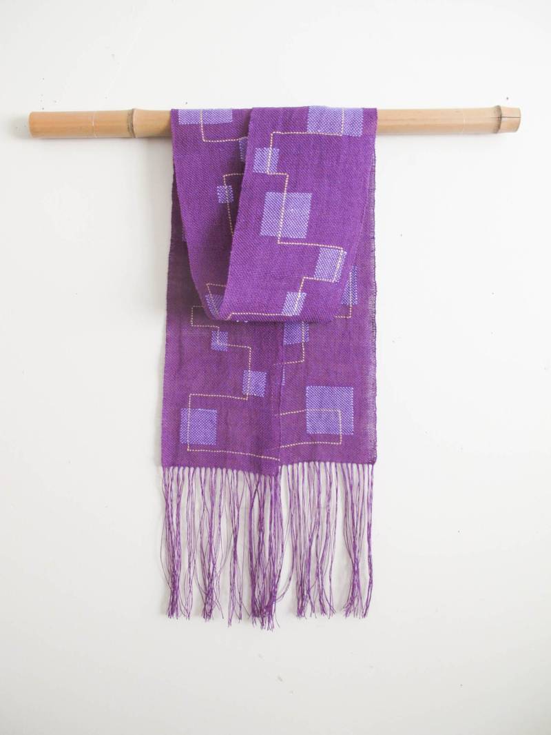 Handgewebt, Lila Leinen-Schal Mit Lavendel Seide Quadrate Und Gelbgrünen Bambus-Linie Handgewebt, Lila Leinen-Schal Mit Lavendel Seide Quadrate Und Gelbgrünen Bambus-Linie von GrayMoonWearables
