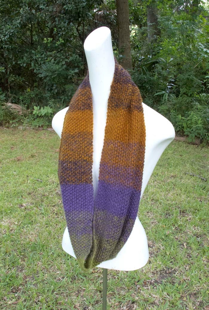 Multi Farbige Stricken Cowl in Dunklen Gold, Moos Grün Und Lila, Von Hand Gefärbt, Handgesponnenes Garn Aus Mohair Wolle Multi Farbige Stricken Cowl in Dunklen Gold, Moos Grün Und Lila, Von Hand Gefärbt, Handgesponnenes Garn Aus Mohair Wolle von GrayMoonWearables