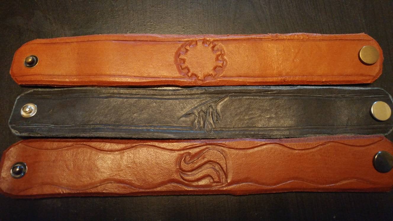 Aspect Leder Armbänder | Jetzt in Schwarz Erhältlich Aspect Leder Armbänder | Jetzt in Schwarz Erhältlich von GrayWolfWorkshop