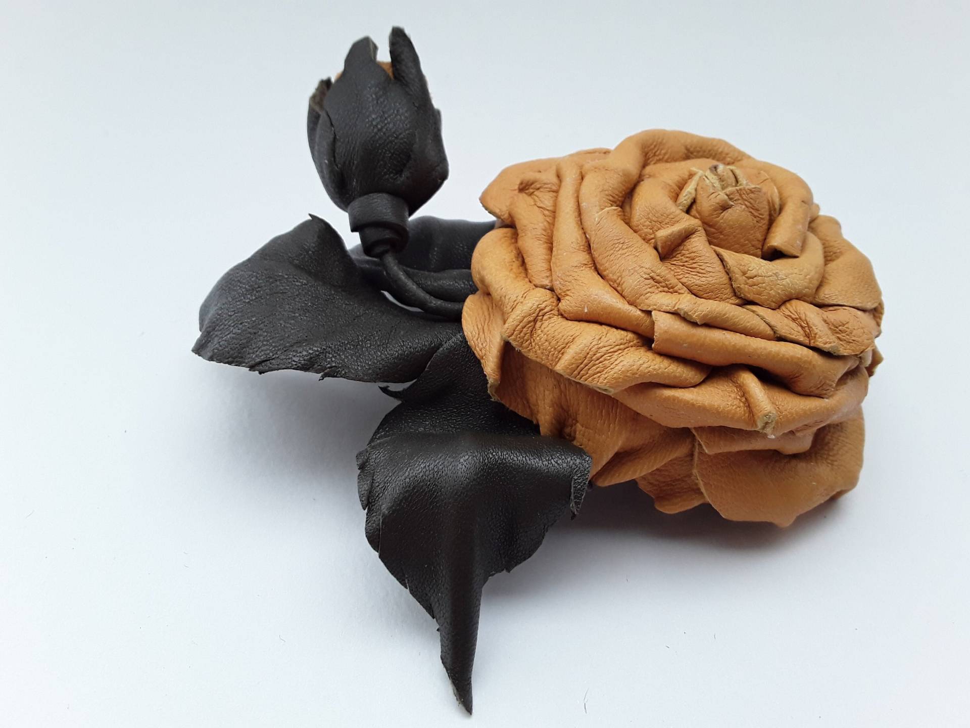 Leder Rose Blumenbrosche/Anstecknadel Haar-Clip - Handgemachte Gelb Brosche Mit Grünen Blättern von GrazinasShop
