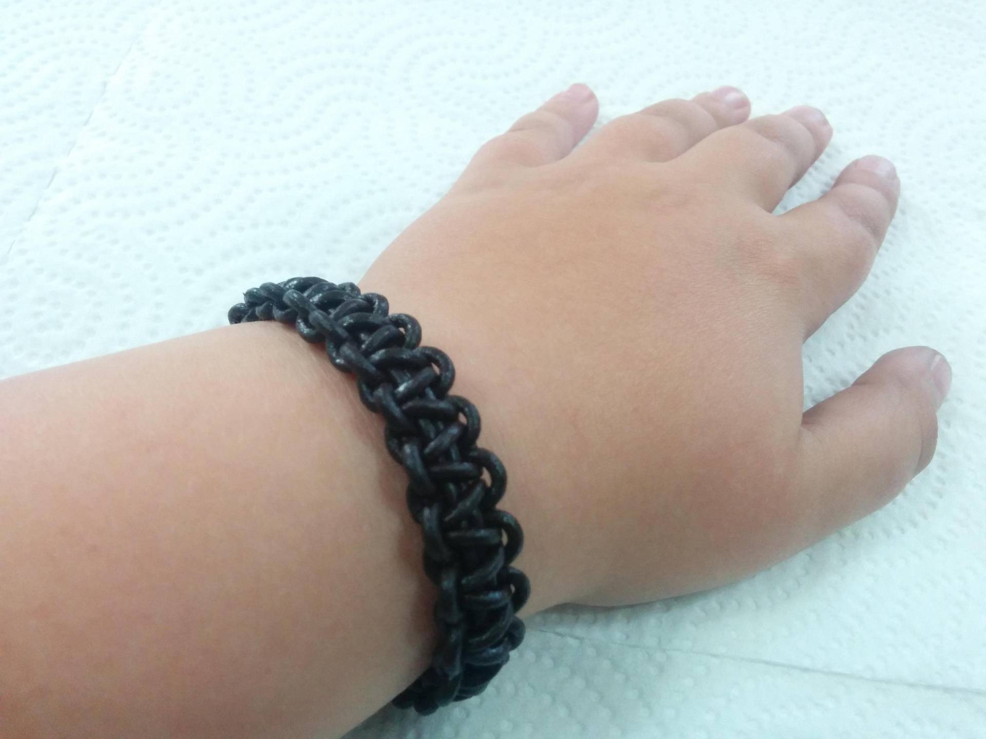 Von Hand Geflochten Dunkel Braunem Natur Lederarmband Mit Baumelnden Knoten von GrazinasShop