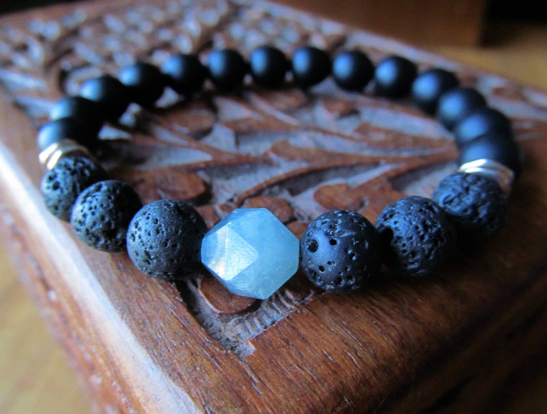 8 Mm Armband Aus Aquamarin, Schwarzer Lava Und Mattschwarzer Onyx von GrdnEarthlyDelights