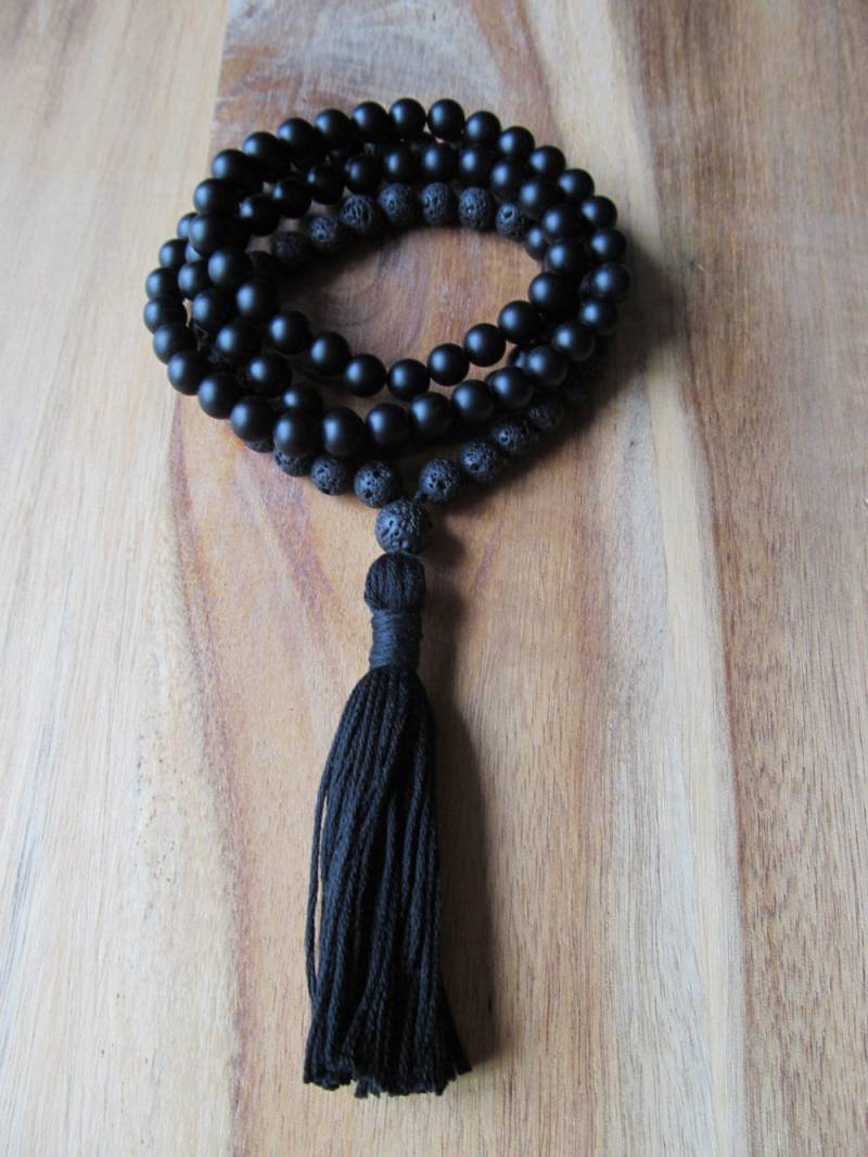 Schwarzer Onyx Und Lava 108 Perlen Mala, Lange Halskette, Quaste Yoga Schmuck, Meditation Geschenk, Geschenk Für Männer, Boho Kette von GrdnEarthlyDelights
