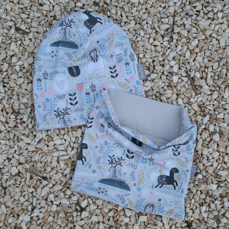 Doppellagige Jerseymütze/Beanie Und Schal Für Kinder "Skandi Forest" in Wunschgröße Passend Zum Overall Aus Dieser Serie von GreJaLo