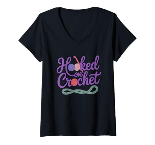 Damen Süchtig nach Häkeln T-Shirt mit V-Ausschnitt Damen Süchtig nach Häkeln T-Shirt mit V-Ausschnitt von Great Knitting Gifts