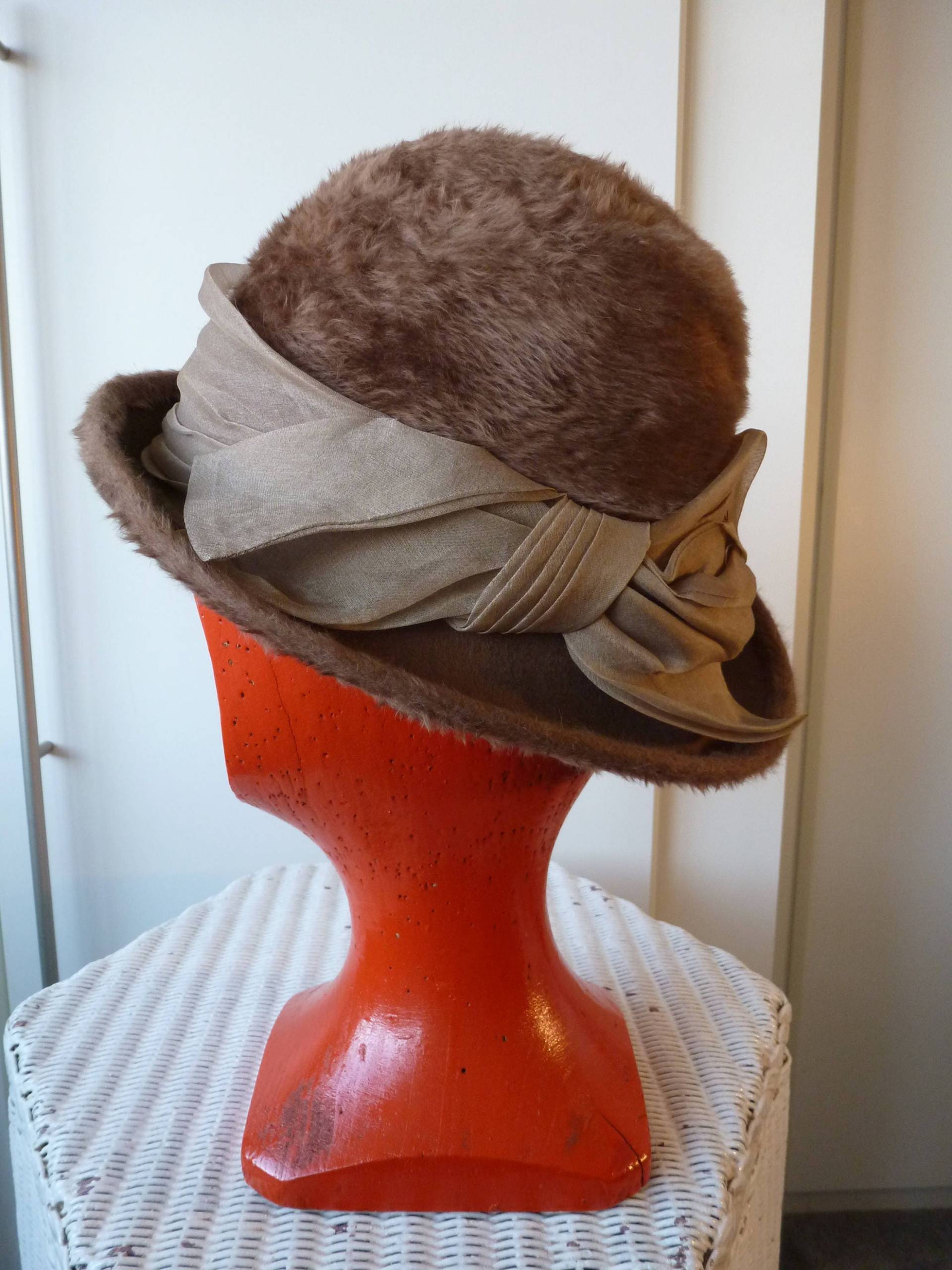 Vintage 60Er Jahre Pelz Hut, Hase Filz Formaler Tan Hut. Größe S Vintage 60Er Jahre Pelz Hut, Hase Filz Formaler Tan Hut. Größe S von GreatAuntAdasDrawers