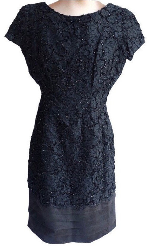 Cocktailkleid, "David Stock" Entworfen 1950Er 1960Er Jahre Schwarze Spitze Und Silberner Metallfaden, Cocktail, Abendkleid, Hochzeit, Krawatte von GreatAuntyTingTing