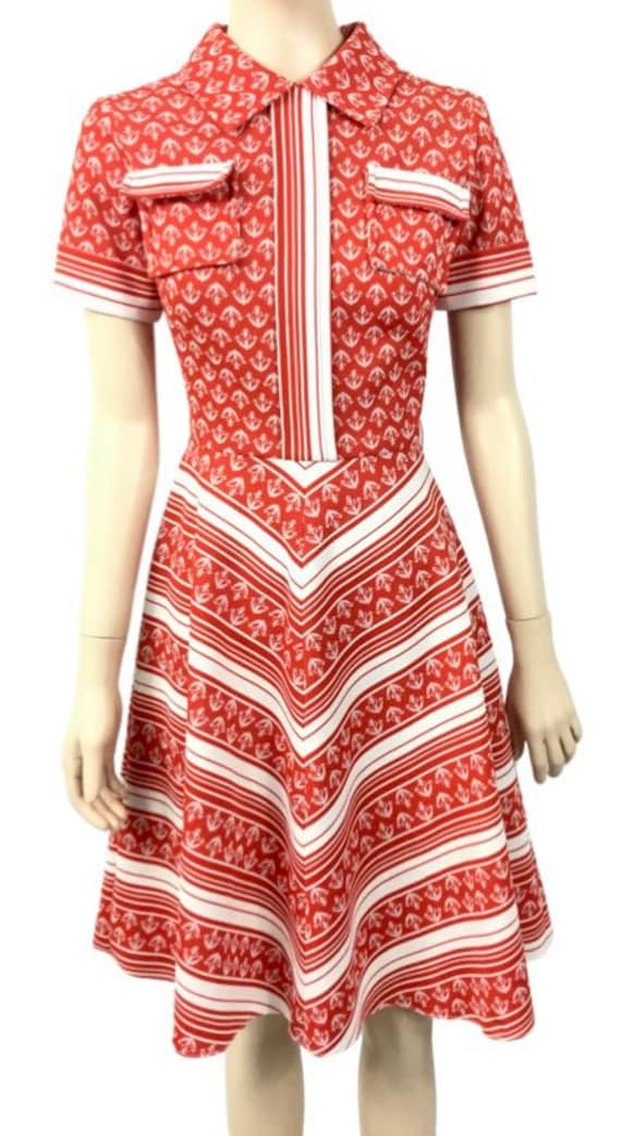 Kleid, Tailored, Strick, Skater Style Rot Und Weiß, Anker Print, 1960Er, 1970Er Jahre, Größe 6-8 Australier, Kleine Größe, Ausgestellter Rock von GreatAuntyTingTing