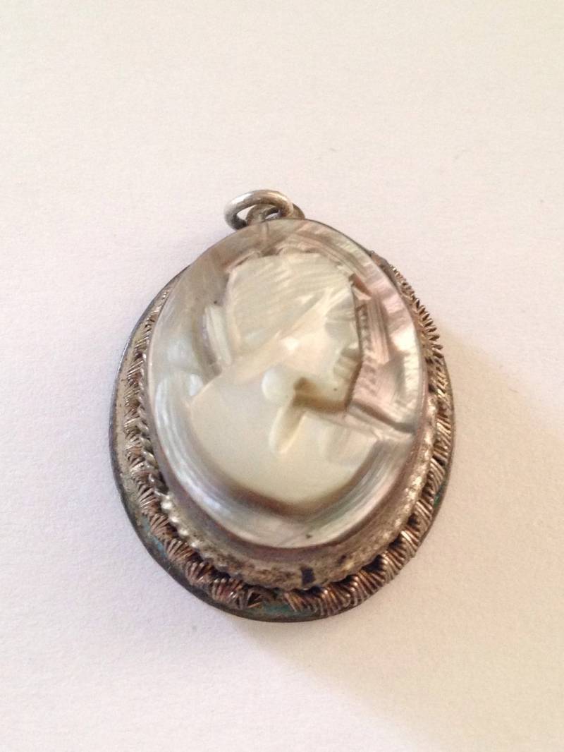 Antik Cameo Anhänger Medaillon Signiert von GreatGatsbys