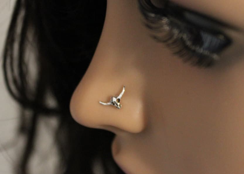 Bull Skull Nasenring, Kopf Nase Stud, Kleine Stud Stierhörner Knorpel, Tragus, Silber Knorpel-Gestüt, Mehrere Piercing von GreatJewelry4All