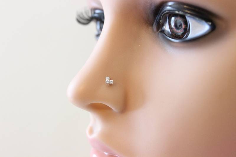 Diamant Nasenstecker, Chevron Knorpel Ohrstecker, Kleiner Tragus Teeny Tiny Ohrstecker von GreatJewelry4All