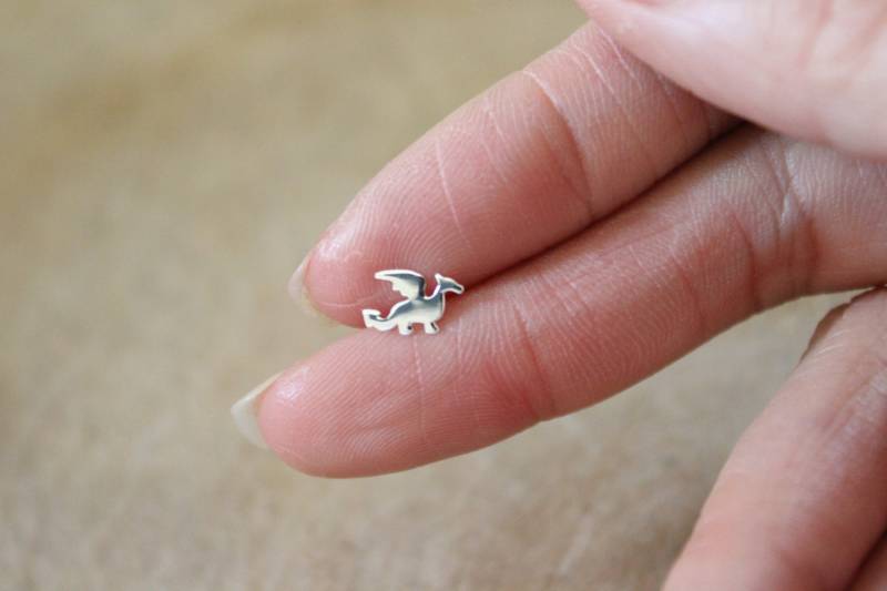 Drachen Knorpelohrring, Silber Knorpelstecker, Origami Schmuck Mit Mehreren Löchern Dinosaurier Jurassic Park von GreatJewelry4All