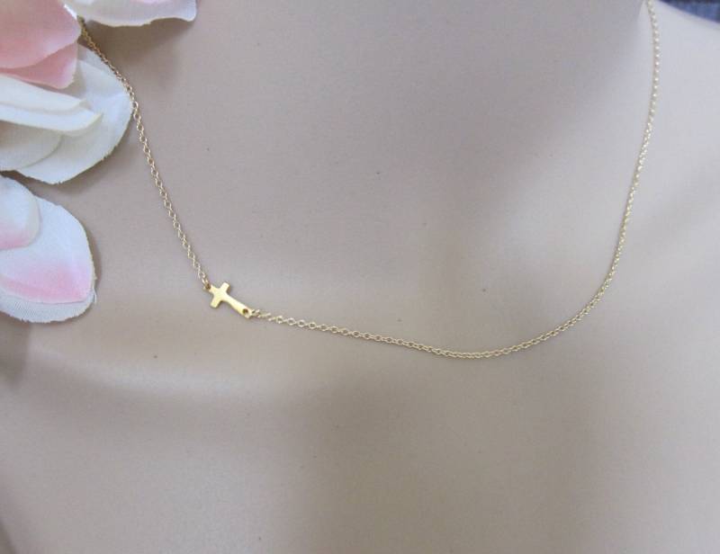 Extra Klein Gold Seitlich Kreuz Halskette, Glauben, Kelly Necklace, Celebrity Inspiriert von GreatJewelry4All