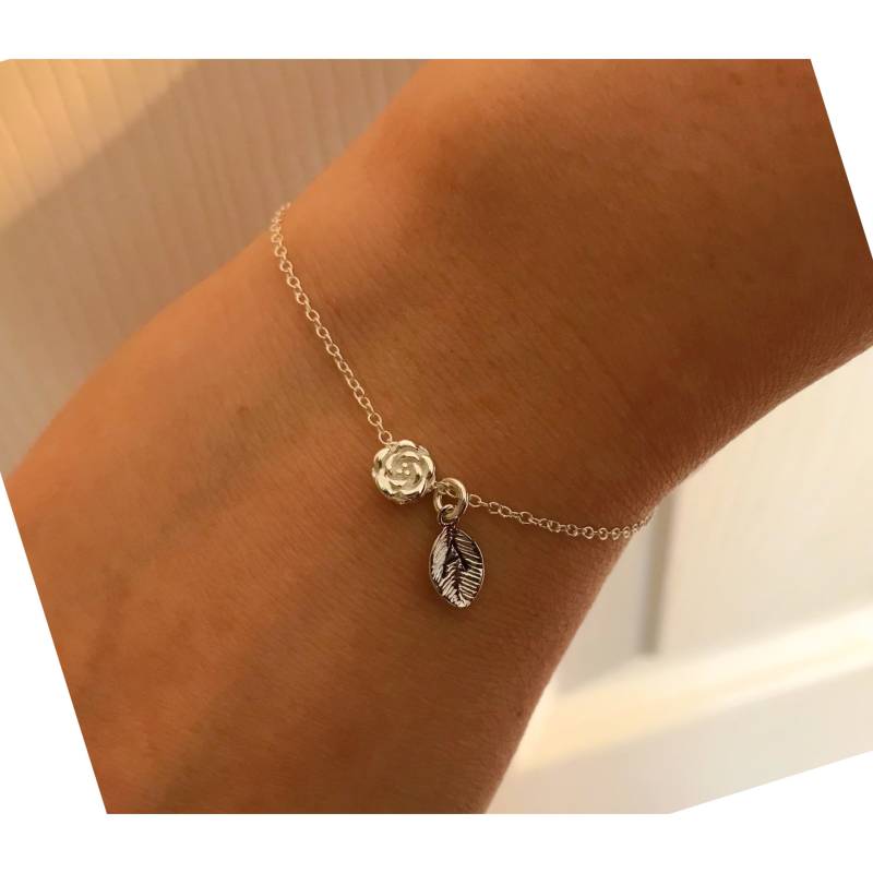 Feine Rose Anfang Armband, Blumen Zierliche Brautjungfer Geschenk, Blumenmädchen Minimalist Schwester Geschenk Für Mama von GreatJewelry4All