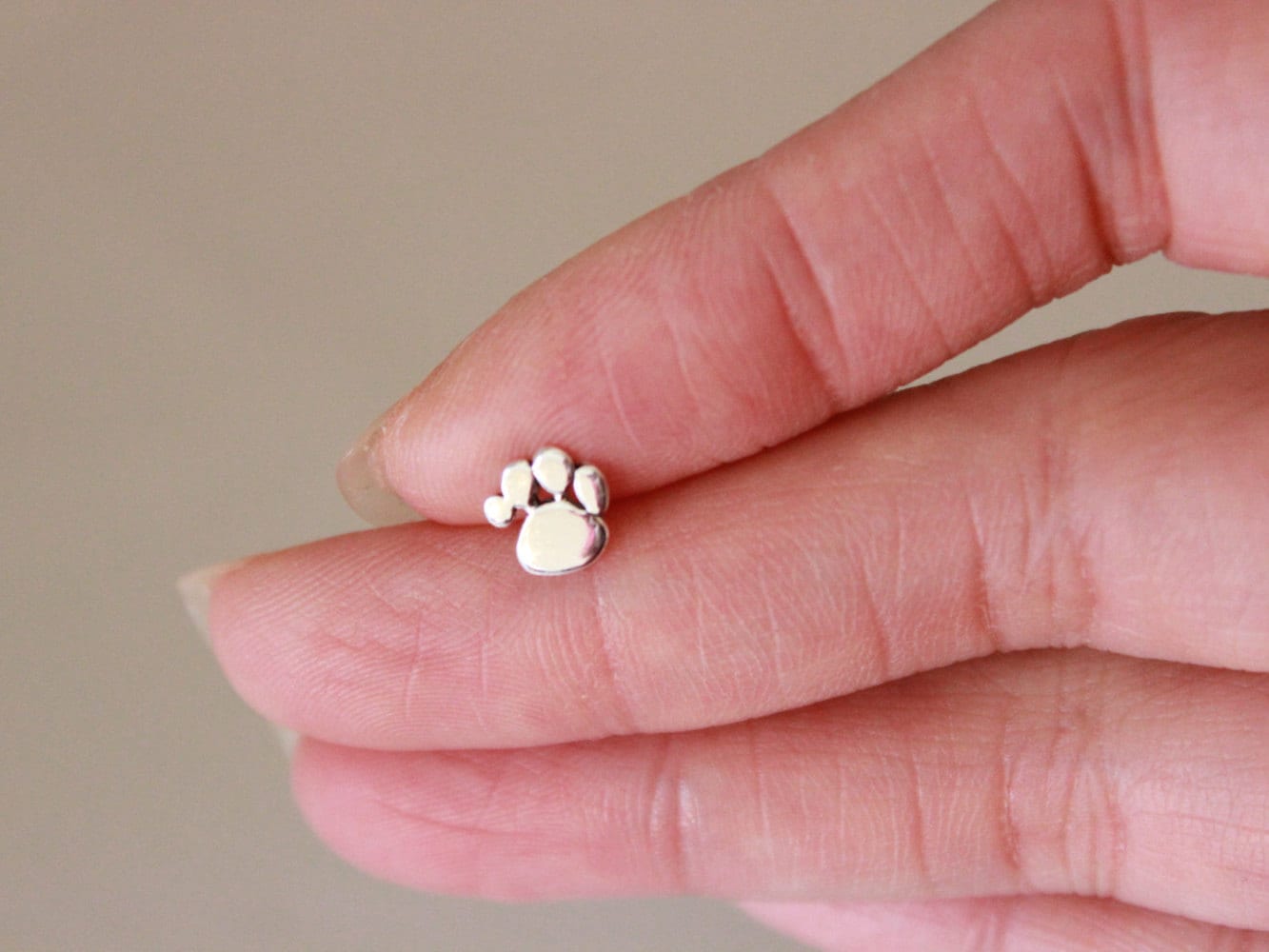 Hund Pfote Knorpel Ohrring, Sterling Silber Winzige Tierliebhaber, Ohrstecker, Einzelne von GreatJewelry4All