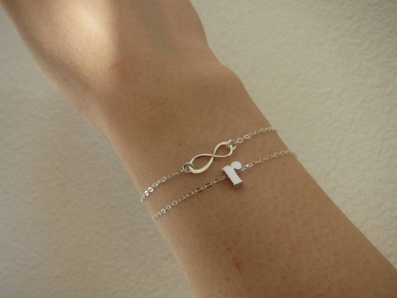 Infinity Initial Armband, Brautjungfer Geschenk, Geschenk Für Freund, Bff, Buchstabe Armband von GreatJewelry4All