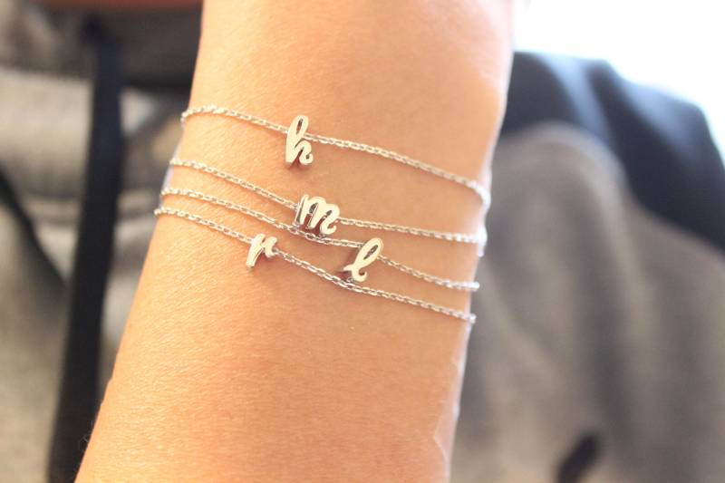 Initial Armband, Zartes Silber Initialen Brautjungfer Geschenk, Schwester Kleines Kind Armband von GreatJewelry4All