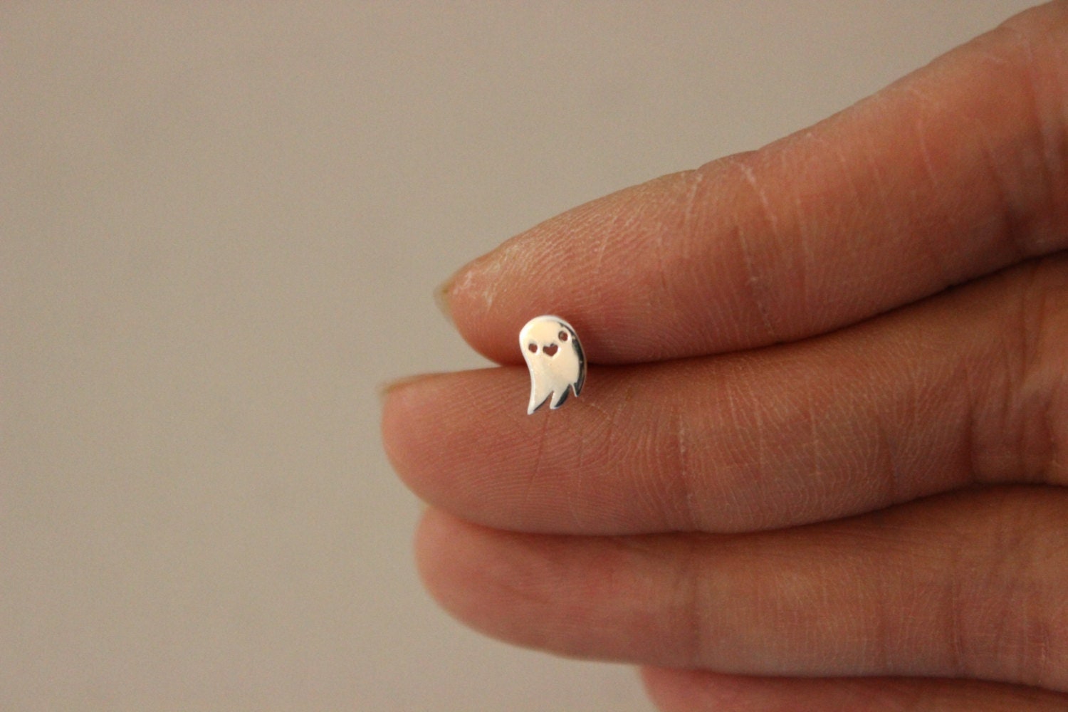 Kasper Das Freundliche Gespenst, Halloween Ohrring, Geschenk, Kürbis Hexe Tragus Ohrstecker, Nasenstecker von GreatJewelry4All