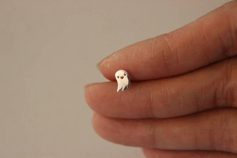 Kasper Das Freundliche Gespenst, Halloween Ohrring, Geschenk, Kürbis Hexe Tragus Ohrstecker, Nasenstecker von GreatJewelry4All