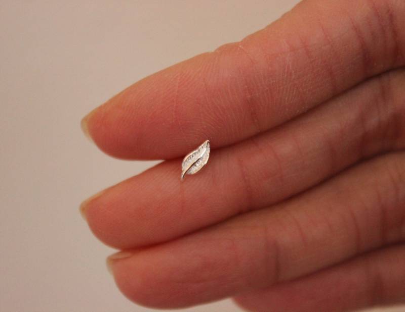 Kleine Tragus Ohrstecker, Knorpel Kleine Blatt Bolzen von GreatJewelry4All