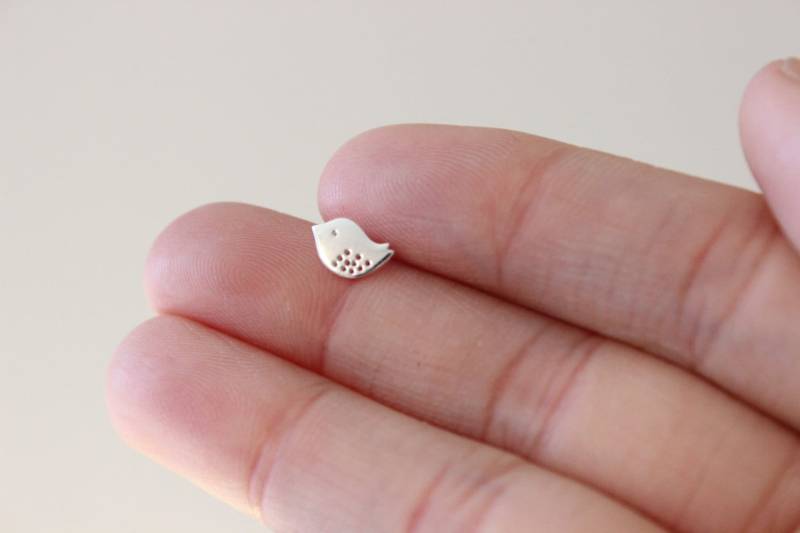 Kleiner Vogel Knorpel Ohrstecker, Spatz Nasenstecker, Silber Knorpel, Niedliche Ohrringe, Tragus Ohrring von GreatJewelry4All