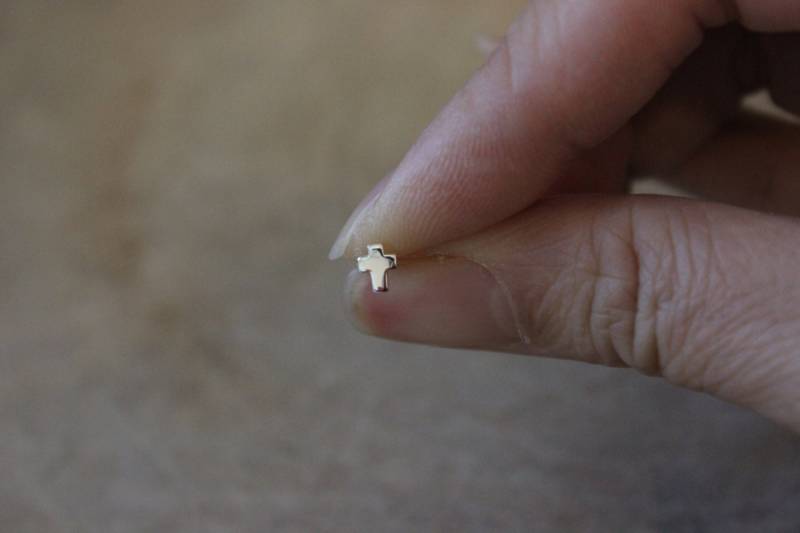 Kreuzknorpel Ohrringe, Kreuz Tragus Ohrstecker, Nasenstecker, Roségold Knorpel, Silber Knorpel Ohrstecker von GreatJewelry4All