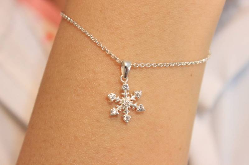 Schneeflocke Armband, Zartes Schwester Geschenk, Mutter Blaues Dünnes Weihnachtsgeschenk, Silber Freundin von GreatJewelry4All