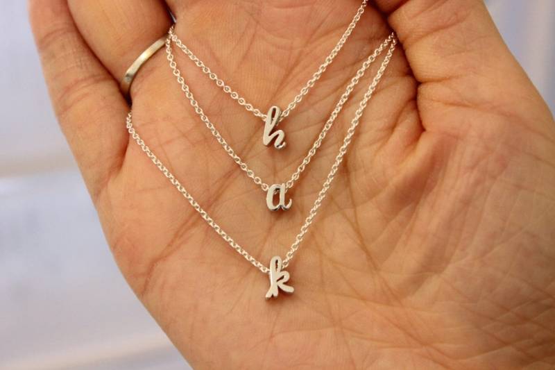 Schreibschrift Halskette, Kleine Silber Erste Zierliche Kleinbuchstaben Initial Kleinkind Brautjungfer Geschenk, Halskette von GreatJewelry4All