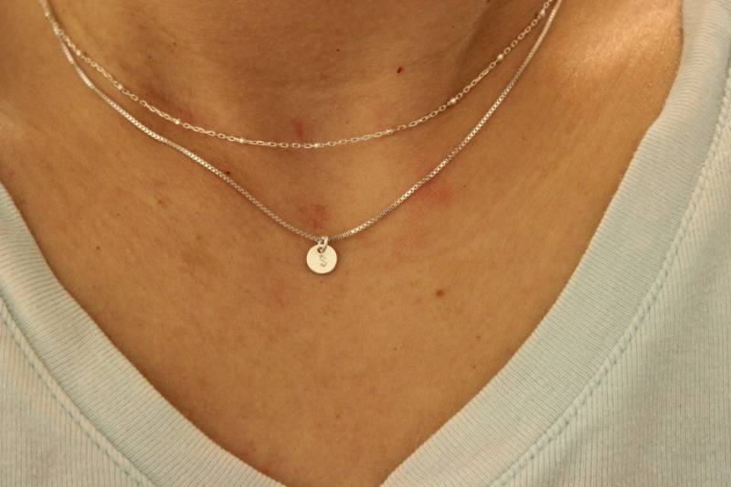 Set Von Zwei Halsketten, Fertigen Sie Kleine Silberne/Goldene Anfangskette An, Perlenhalskette, Zarte Zierliche Satellitenhalskette, Gold Erhältlich von GreatJewelry4All