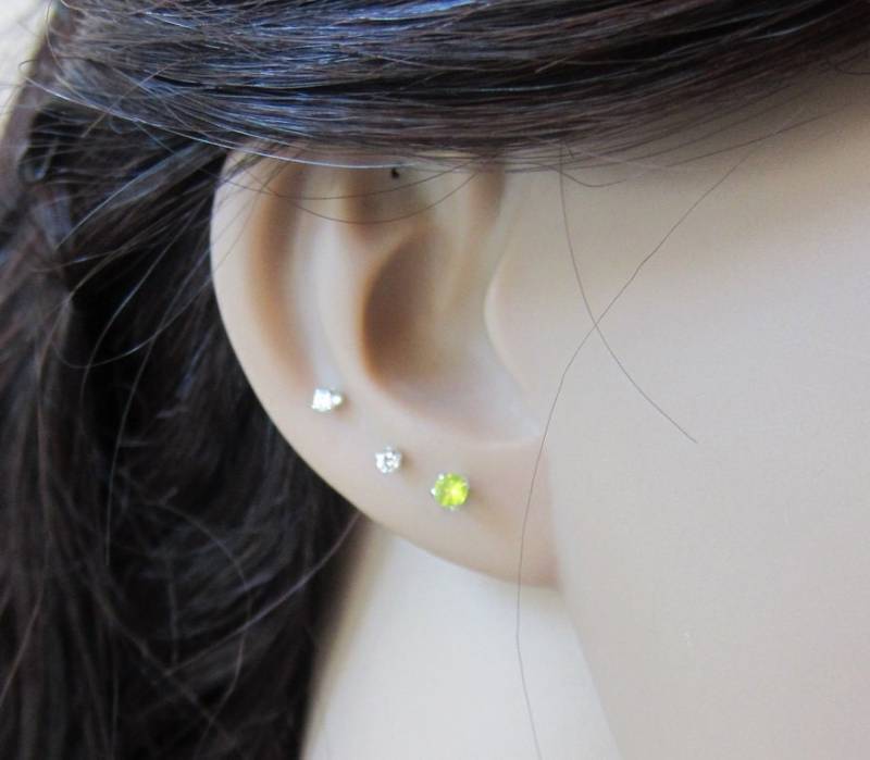 Winzigen Sterling Silber 3mm Peridot Cz Ohrstecker, Knorpelohrring von GreatJewelry4All