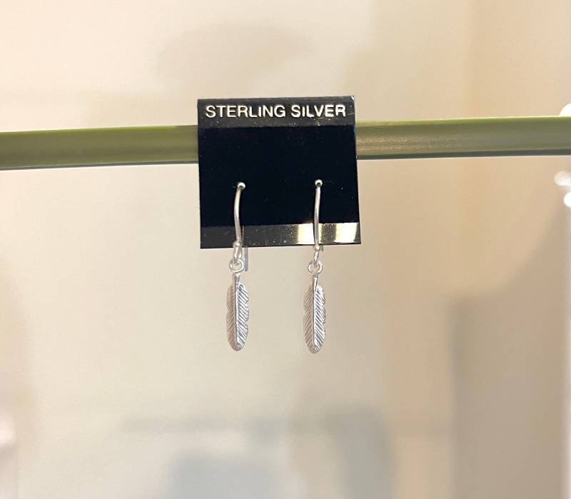 sterling Silber Feder Ohrringe, Kleine Einfache Erinnerung, Charm Kinder Alltäglicher Schmuck von GreatJewelry4All