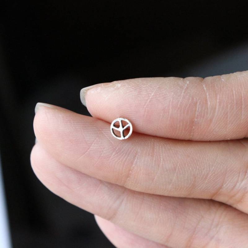 sterling Silber Peace Ohrstecker, Kleiner Knorpel Tragus Nasenstecker, Kleine Teeny Tiny von GreatJewelry4All
