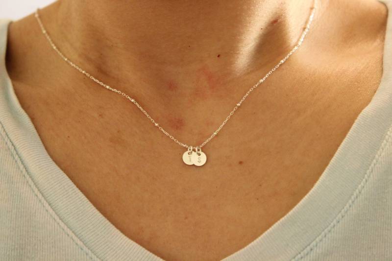 sterling Silber Zwei Initialen Halskette, Zarte Goldkette, Monogramm Perlen Kette, Schwester Geschenk von GreatJewelry4All