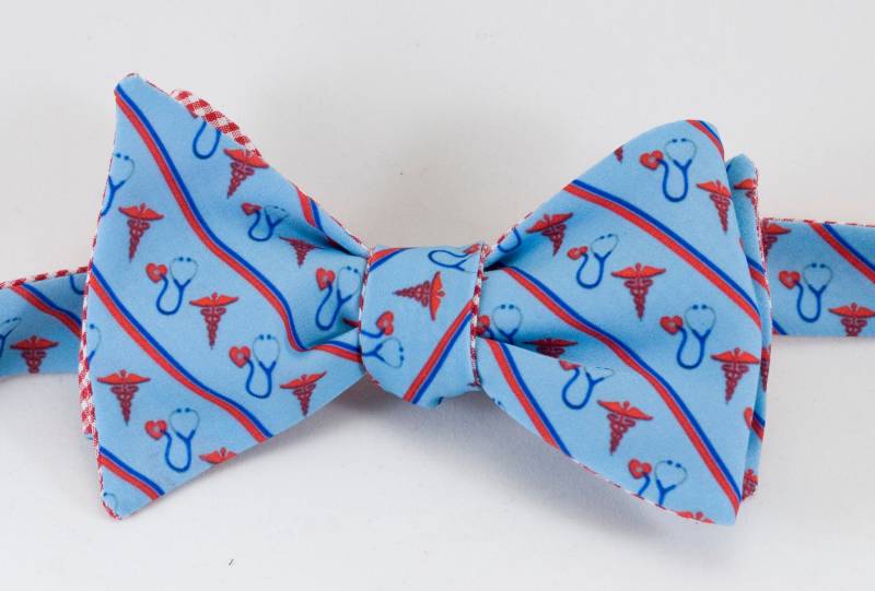 Arztfliege von GreatKnotsDesigns