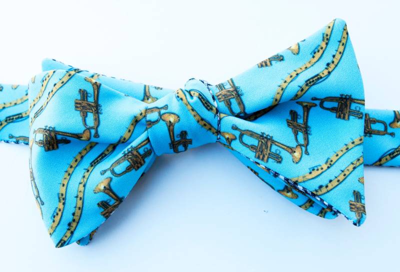 Trompetenfliege - 3 Farben von GreatKnotsDesigns