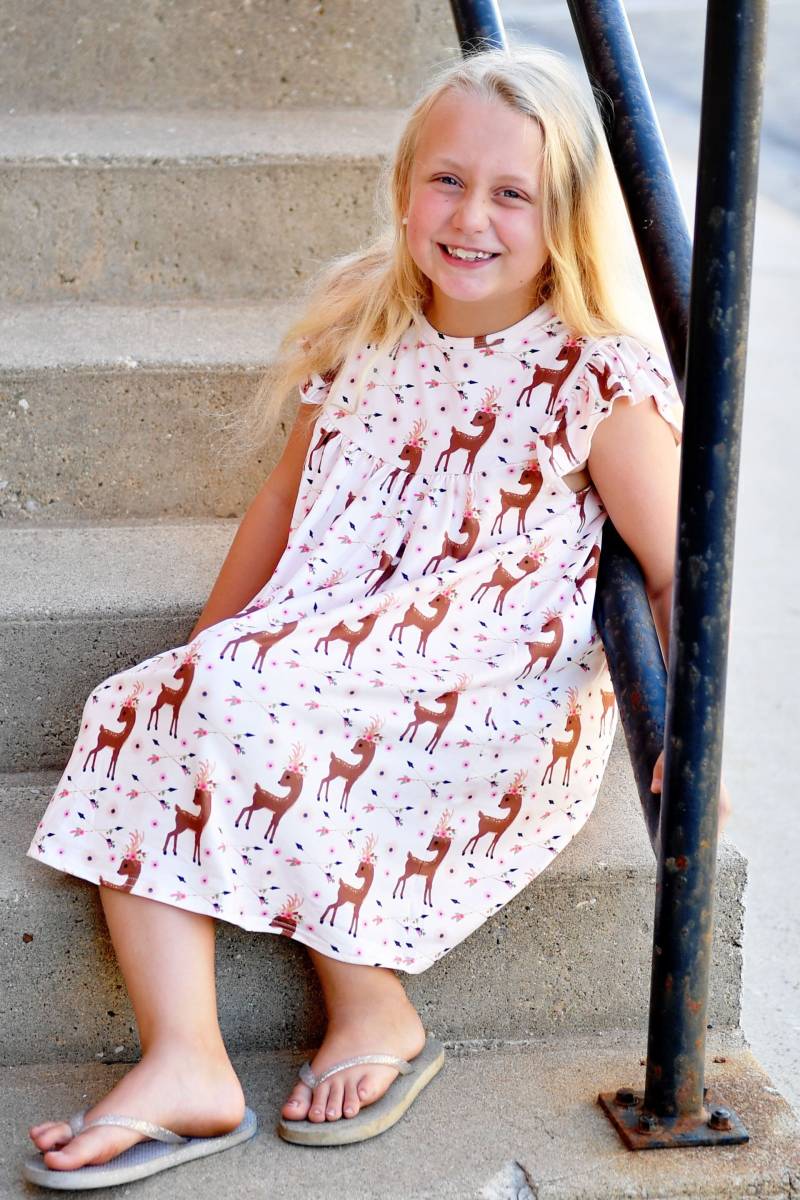 Blumen Hirsch Milch Seide Flattern Kleid von GreatLakesKids