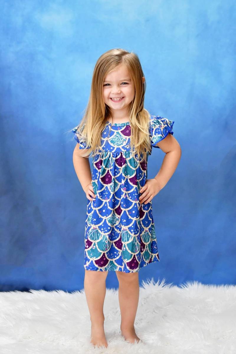 Dark Mermaid Scale Milch Seide Flattern Kleid von GreatLakesKids