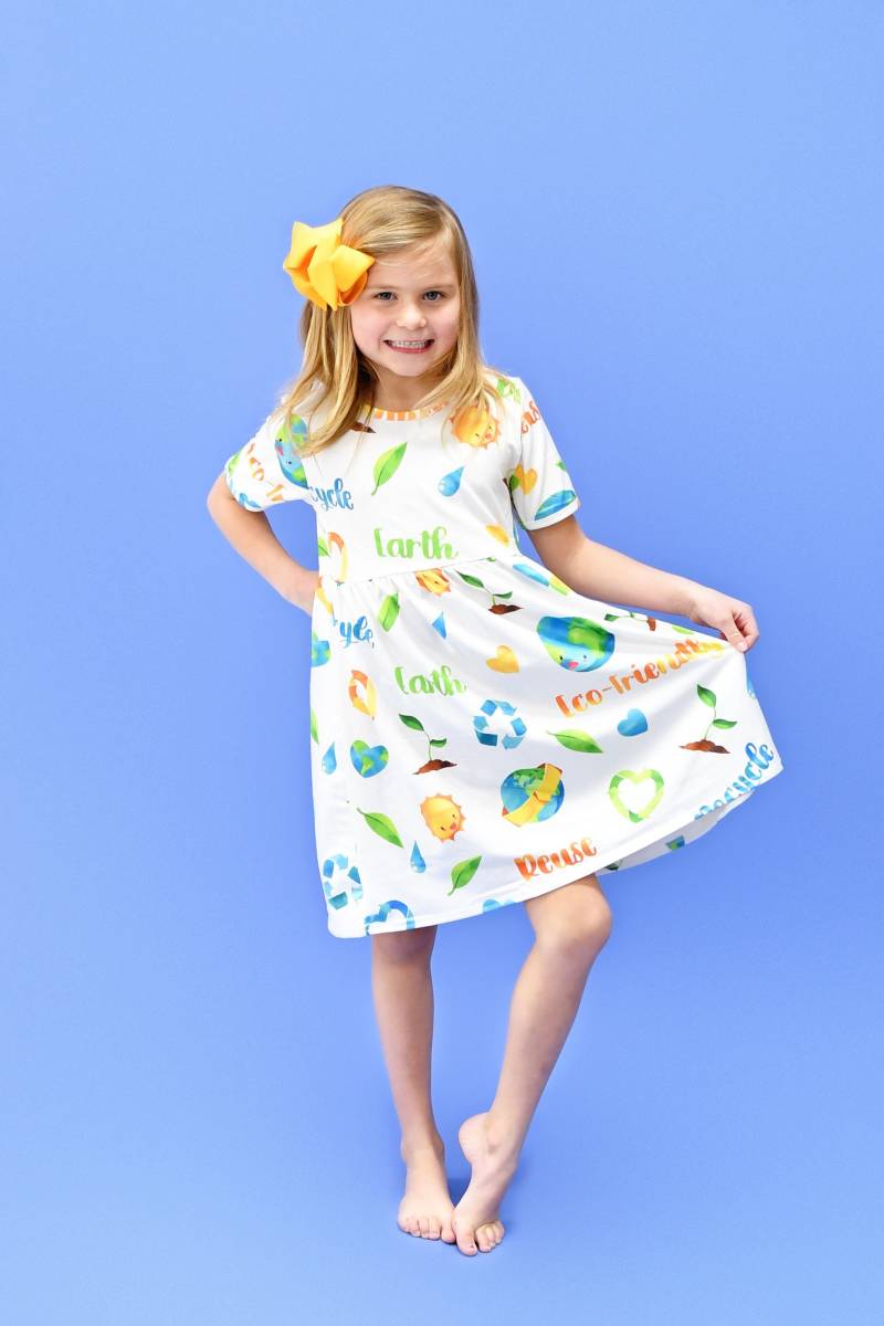 Earth Day Kurzarm Kleid Aus Milchseide von GreatLakesKids