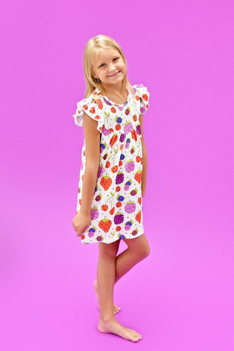 Gemischte Beerenmilch Seiden-Flutter-Kleid von GreatLakesKids