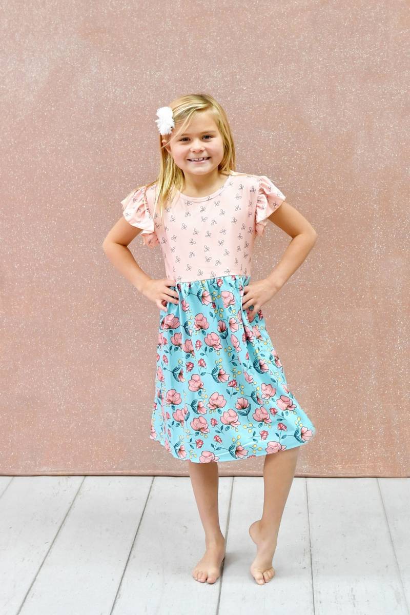 In Bloom Langes Flutter Milch Seidenkleid von GreatLakesKids