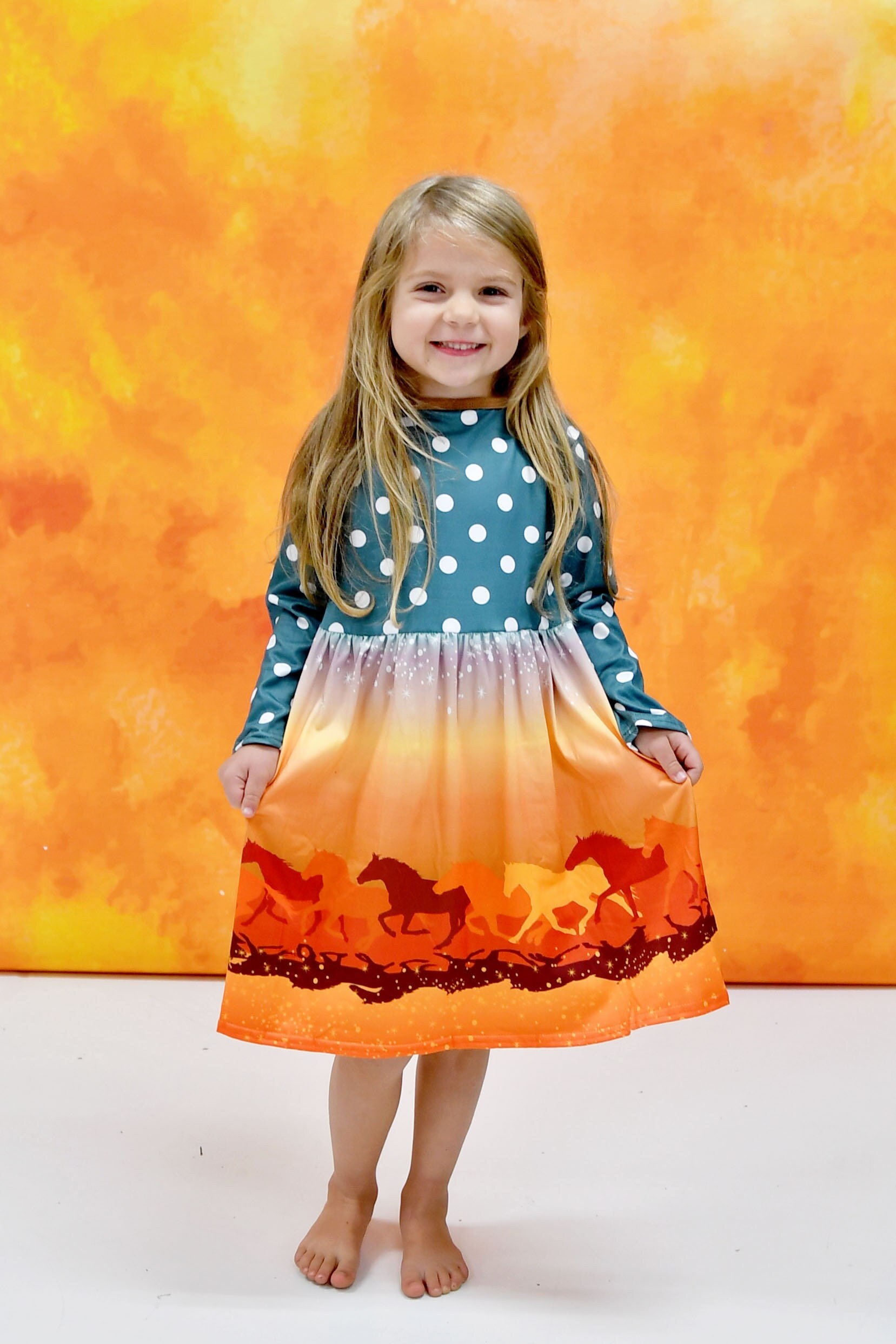 Into The Sunset Langarm Milchseide Kleid Into The Sunset Langarm Milchseide Kleid von GreatLakesKids