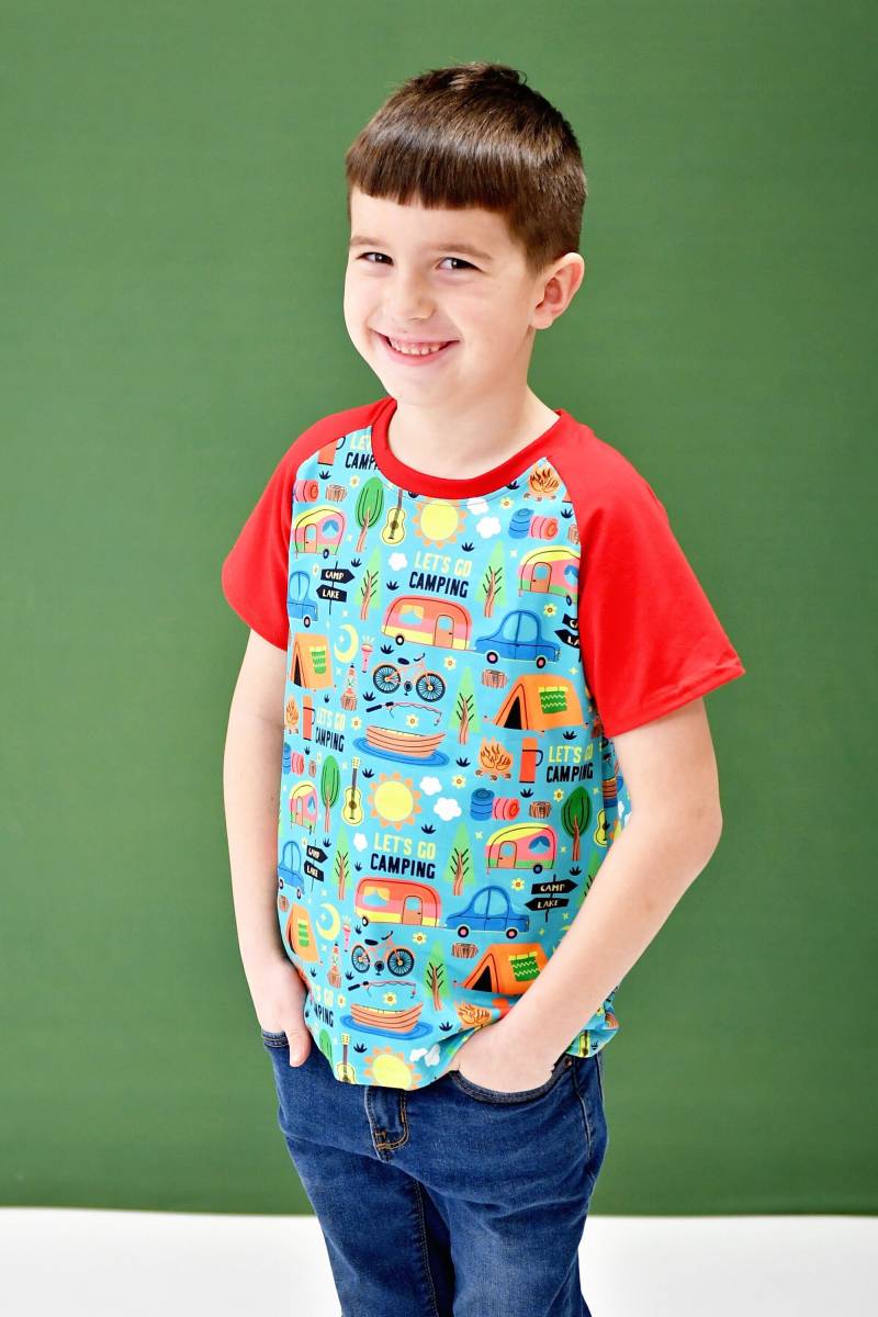 Let's Go Camping Milchseide Raglan von GreatLakesKids