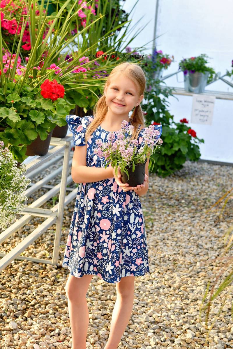Pink Und Mint Blumen Milch Seide Flattern Kleid von GreatLakesKids