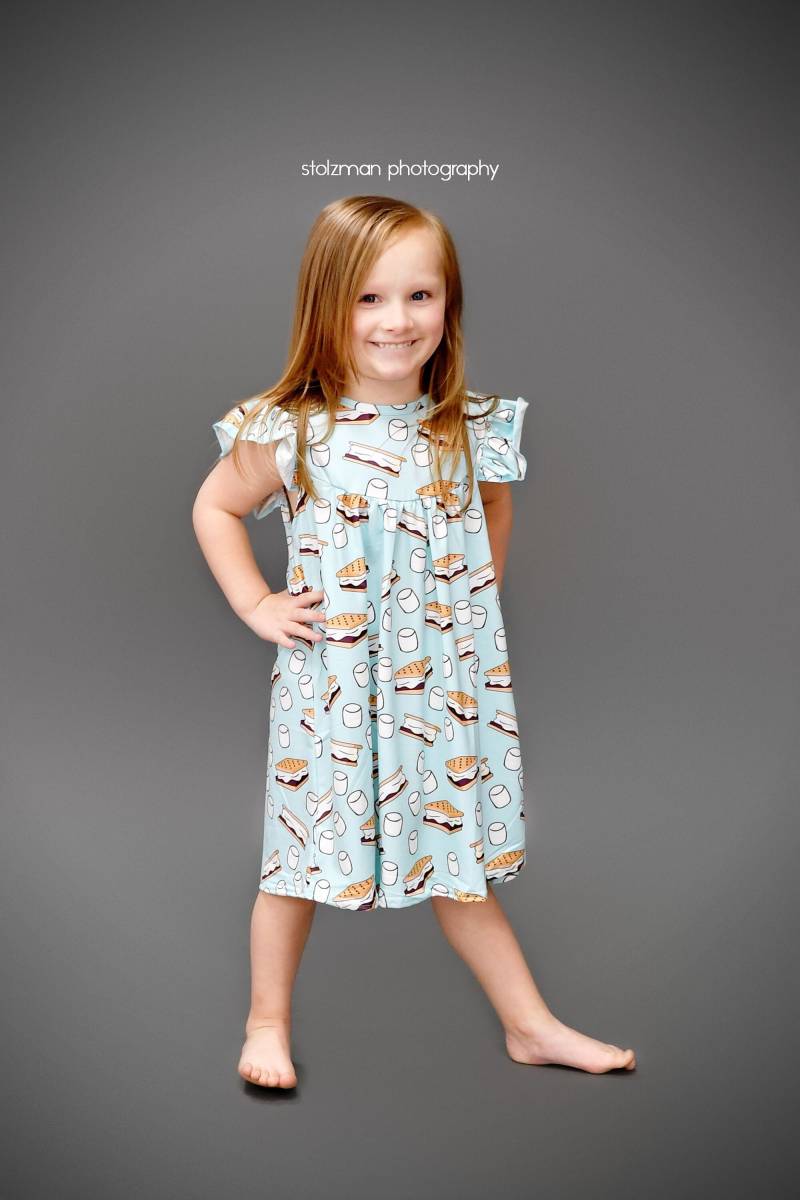 Smores Milk Silk Flatterkleid von GreatLakesKids
