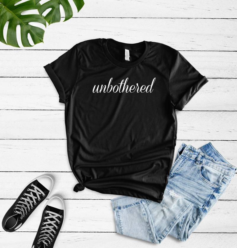 Ungestörtes Shirt - Ungestörtes T-Shirt Lustige Süße Lässig Zitat Niedliche Mädchenshirt Unisex Schwarzen von GreatShirtsCo