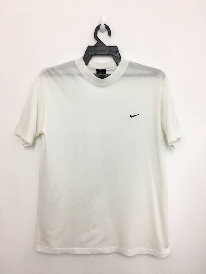 Vintage 90Er Jahre Nike Swoosh Tshirt Jersey Stickerei Logo Mittlere Größe Made in Japan von GreatVtgApparels