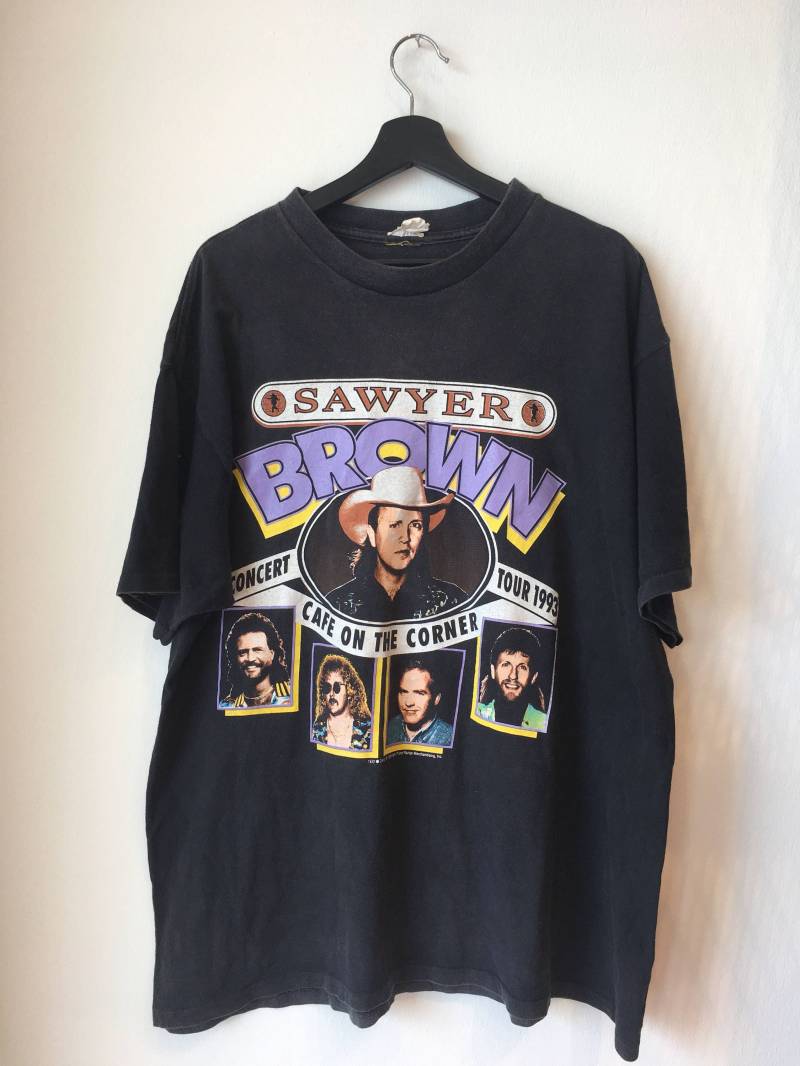 Vintage Seltene 1992 Sawyer Brown Konzert Cafe Auf Der Ecke Tour Tshirt von GreatVtgApparels